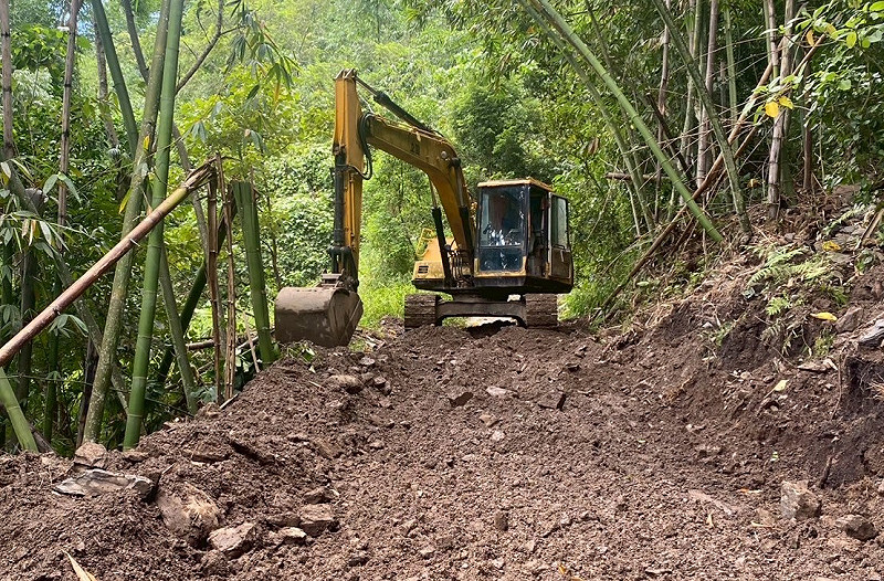 高雄山區災情嚴峻，造成多處道路中斷與基礎設施損毀，影響居民通行與生活安全。   圖：高雄市工務局/提供