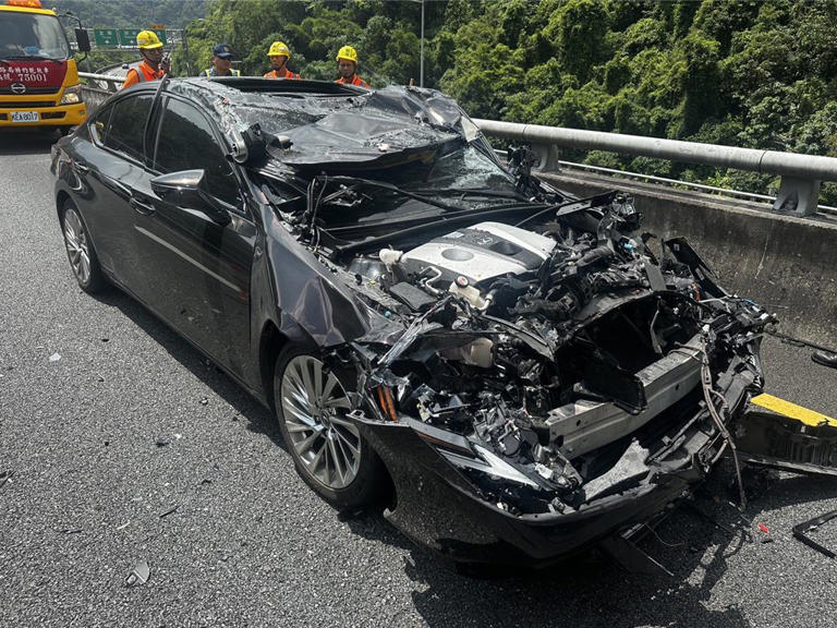 周姓男子駕車使用自動輔助系統，追撞前方緩撞車。   圖：國道第九公路警察大隊提供