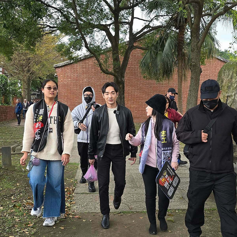 罷免洪孟楷團體「罷洪！刻不容楷」表示，將成立新北市第一選區的公民監督平台，「第一個想公開感謝的是八炯」，八炯也回應，很感謝他們沒有在罷免結束後解散，轉換形式幫助台灣。   圖：取自「罷洪！刻不容楷」臉書（資料照）