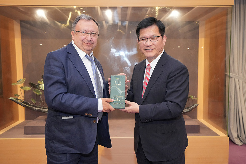 林佳龍、烏克蘭國會議員克尼茨基（Mykola Kniazhytskyi）。   圖：翻攝自林佳龍臉書