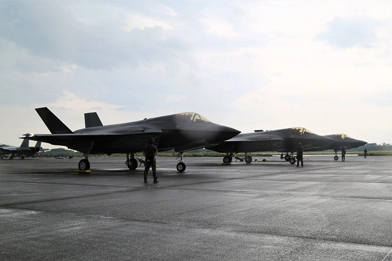 日本航空自衛隊7日接收「首批」3架F-35B閃電Ⅱ（Lightning Ⅱ）戰鬥機。   圖：翻攝Japan Air Self-Defense Force