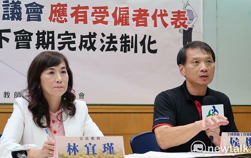 民進黨立委林宜瑾與全國教師工會總聯合會理事長侯俊良(右)   圖：全教總提供
