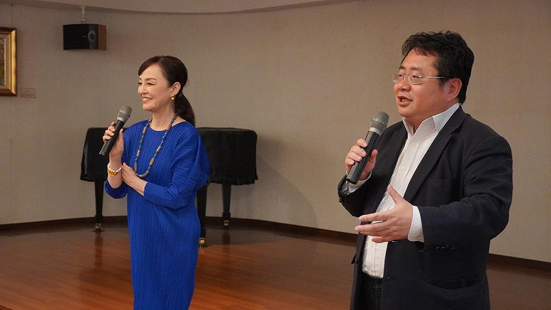 印太戰略智庫執行長矢板明夫（右）與日本台灣交流協會代表片山和之夫人片山優香里（左）。   圖：印太戰略智庫提供
