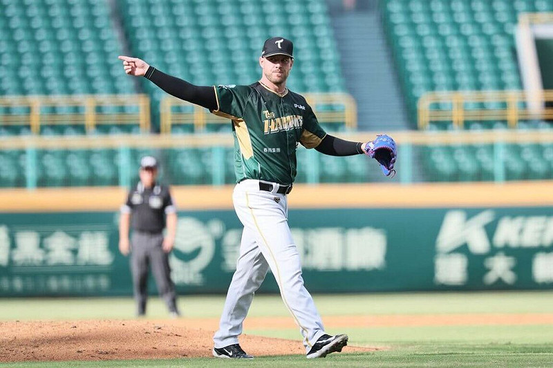 中華職棒台鋼雄鷹隊9日例行賽投打發揮，洋投後勁（Bradin Hagens）（圖）先發7局無失分，助隊以8比0拿勝，也達成跨季21連勝、追平中職紀錄。（台鋼雄鷹提供）中央社記者謝靜雯傳真 114年8月9日   