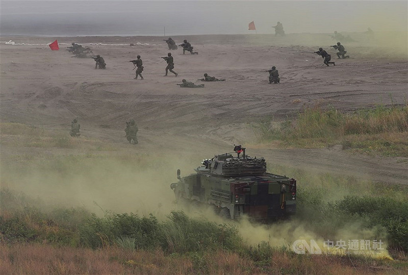 圖為2023年國軍「漢光39號｣演習於新北市八里海灘進行聯合反登陸作戰演練。   圖:中央社提供