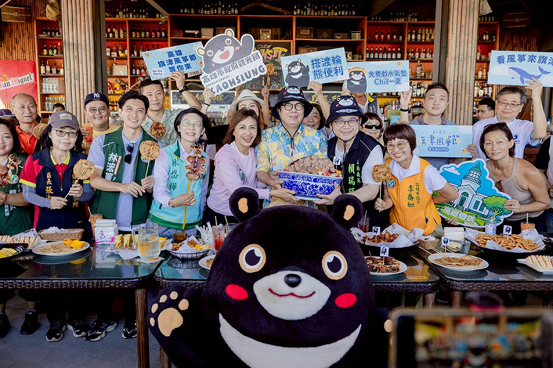造訪旗津可到「旗津沙灘吧」、「海之星沙灘俱樂部」走走逛逛。   圖：高雄市觀光局/提供