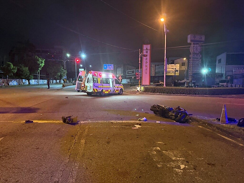 台中市大雅區中清路三段與大雅交流道口，10日清晨發生自小客碰撞停等機車事故，造成機車女騎士傷重送醫不治，駕駛湯男酒測值超標，依法移送檢方偵辦。（民眾提供）中央社記者郝雪卿傳真  114年8月10日   