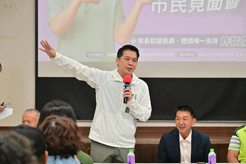 左營在地立委李柏毅(中)到場同台。 圖:許智傑辦公室/提供