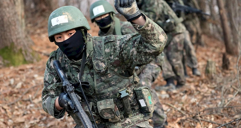 南韓軍人進行演訓。   圖 : 翻攝自南韓國防部臉書