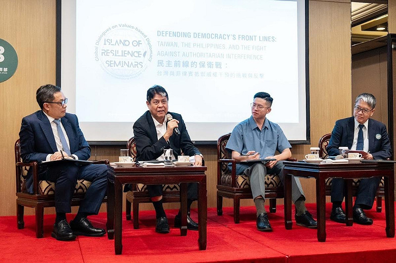民進黨國際事務部舉辦「堅韌之島座談：永續民主對話」論壇。   圖：民進黨提供