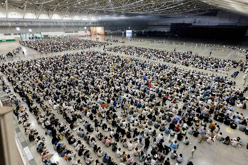 「2025台灣文博會」特別規劃有空調的等候空間，讓現場近六千民排隊民眾有舒適的等待空間。   圖：文化部提供