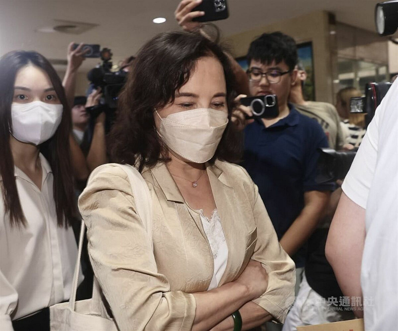 前台北市長辦公室主任謝明珠(前)。(中央社檔案照片)