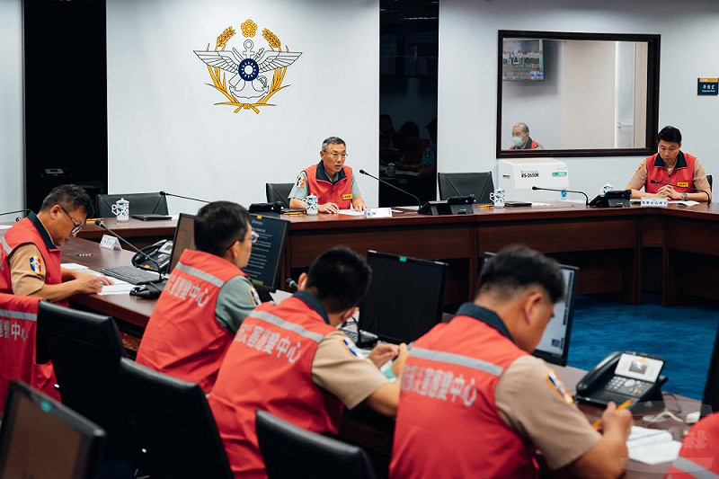 國防部12日下午召開災防整備會議，並完成國軍災害應變中心一級開設。   圖：軍聞社/記者吳東昇攝