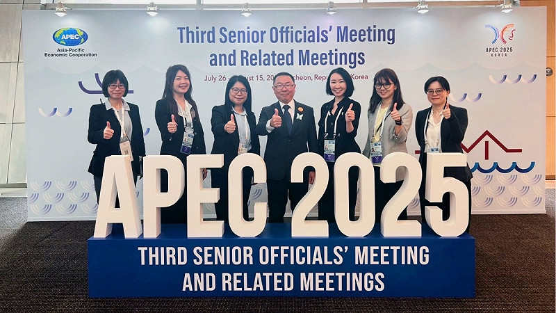 行政院政務委員林明昕率團出席2025年APEC婦女與經濟論壇（WEF）。   圖：行政院提供