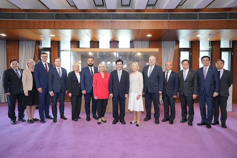 林佳龍設宴歡迎拉脫維亞國會訪問團。 圖:翻攝自林佳龍臉書