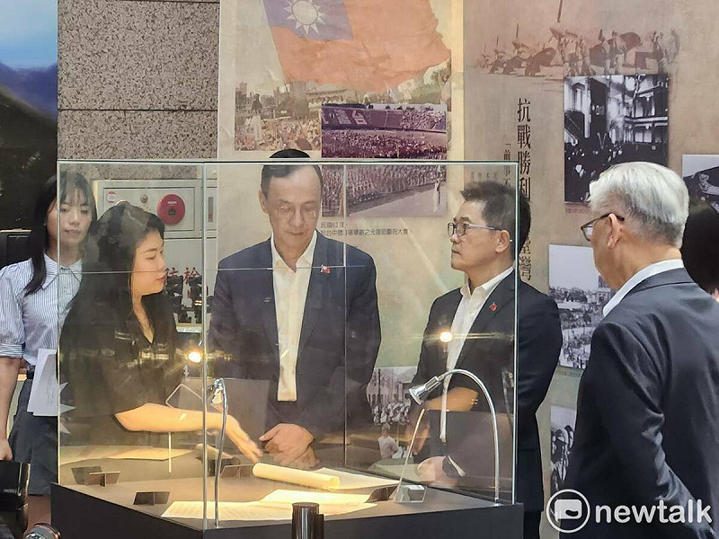 國民黨舉行「抗戰勝利暨台灣光復80週年紀念展」揭幕儀式。   圖：黃建豪/攝