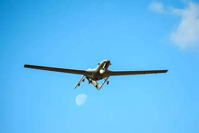 日本近日首次在本土測試以色列製造的「蒼鷺2」(Heron TP)無人機。 圖:翻攝自 騰訊網 日本近日首次在本土測試以色列製造的「蒼鷺2」(Heron TP)無人機。 圖:翻攝自 騰訊網