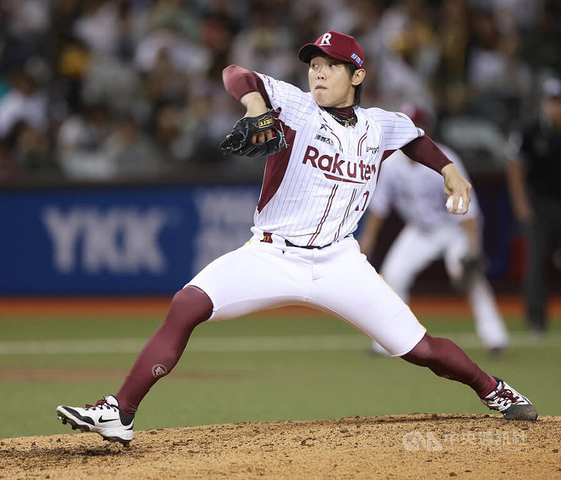 中華職棒樂天桃猿隊13日晚間例行賽交手台鋼雄鷹隊，桃猿終場以3比2拿勝，投手陳冠宇（圖）9局登板無失分，拿下救援成功。中央社記者張新偉攝  114年8月13日   