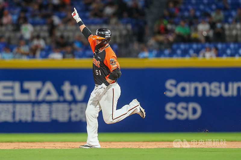 中華職棒統一7-ELEVEn獅隊老將胡金龍（圖）13日在新莊棒球場迎戰富邦悍將隊，6局轟出2分砲，助隊終場以5比1搶勝。中央社記者王騰毅攝  114年8月13日   