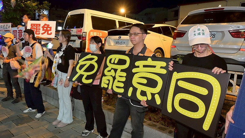 游盈隆指出，表面上雖然強調會繼續與罷免團體同行，但實際力道可能會大幅減弱。圖為「去游除垢」罷團掃街。 圖：去游除垢罷團提供（資料照）