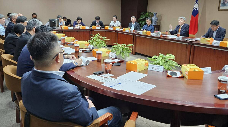 經濟部長郭智輝8月13日與半導體供應鏈產業企業交流座談。   圖：經濟部提供