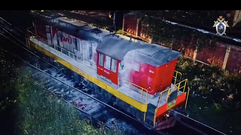 兩名年僅 16、17 歲的少年,因涉嫌在俄羅斯奧廖爾(Oryol)對柴油機車縱火而被捕。 圖:擷取自 LX 的 X