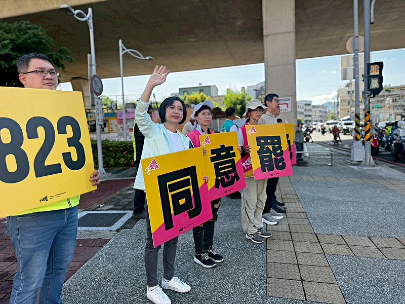 何欣純宣布823前民進黨三大具體行動。   圖：何欣純服務處/提供