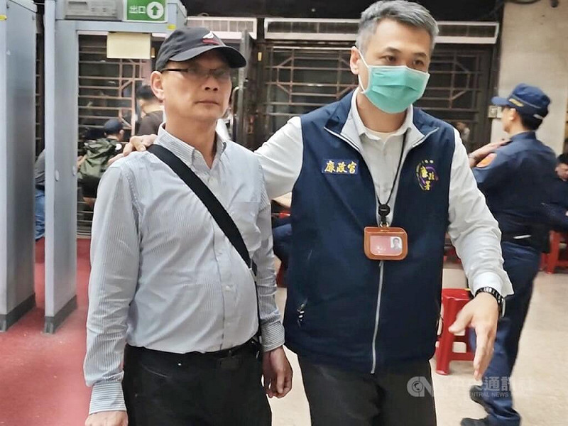台灣電力公司第二核能發電廠曾姓廠長（左）113年間辦理焚化爐系統更新採購案，涉收受業者賄賂逾上百萬元。（中央社檔案照片）   