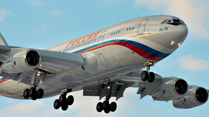 俄羅斯代表團搭乘的 Il-86 客機已於當地時間 14 日抵達安克拉治,為即將到來的會談進行事前準備。 圖:翻攝自 @nexta_tv X 帳號 俄羅斯代表團搭乘的 Il-86 客機已於當地時間 14 日抵達安克拉治,為即將到來的會談進行事前準備。 圖:翻攝自 @nexta_tv X 帳號
