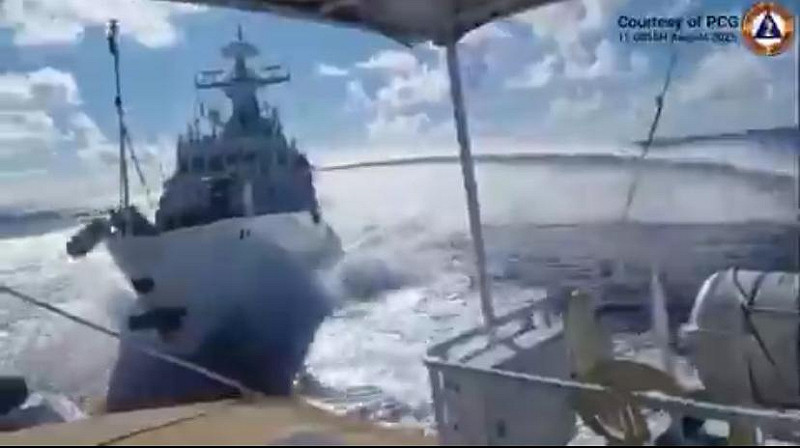 日前菲律賓海警隊拍攝到中國海警船與中國海軍艦的互撞畫面。圖為編號為「3104」的中國海警船。 圖:翻攝自 X 日前菲律賓海警隊拍攝到中國海警船與中國海軍艦的互撞畫面。圖為編號為「3104」的中國海警船。 圖:翻攝自 X