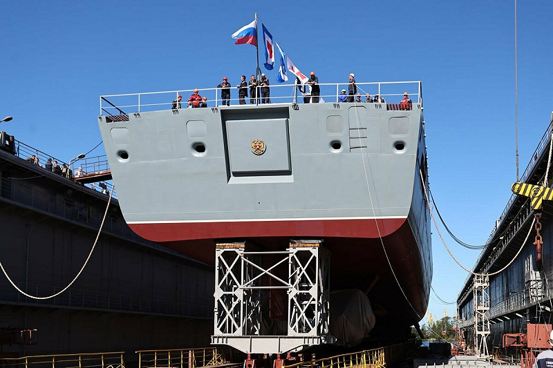 俄羅斯海軍22350型戈爾什科夫蘇聯海軍元帥級巡防艦5號艦「阿梅爾科海軍上將號」14日在聖彼得堡北方造船廠舉行下水儀式。   圖：翻攝「X」@MrFrantarelli