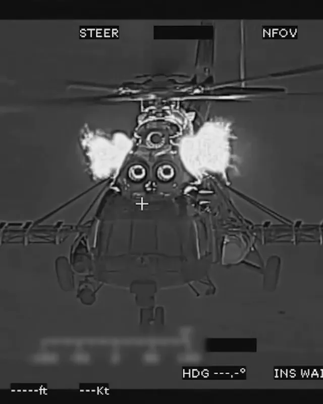 烏克蘭軍方近日公布飛行員駕駛 Mi-8 戰機 擊落Shahed-136/131自殺式無人機畫面。 圖:翻攝自 騰訊網 烏克蘭軍方近日公布飛行員駕駛 Mi-8 戰機 擊落Shahed-136/131自殺式無人機畫面。 圖:翻攝自 騰訊網