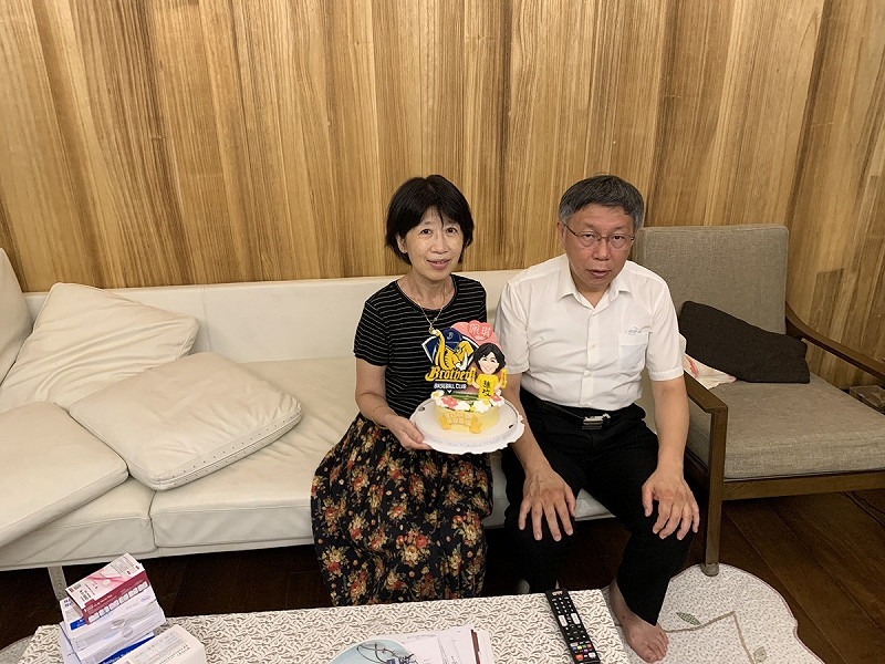 陳佩琪今（16）日再度透過臉書發文，表達對丈夫遭羈押的不滿。   圖：翻攝自陳佩琪Peggy臉書