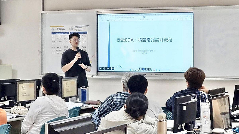暑期半導體師資培訓與營隊課程，邀請陽明交大專業師資團隊授課。   圖：高雄市教育局/提供