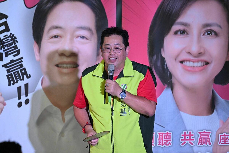 薛兆基提出在蓮池潭上規劃「蓮舫」的點子，遊客可在船上享用以在地食材為主的特色餐點，遊客欣賞美景的同時，也能推廣在地文化與產業。   圖：邱議瑩辦公室/提供