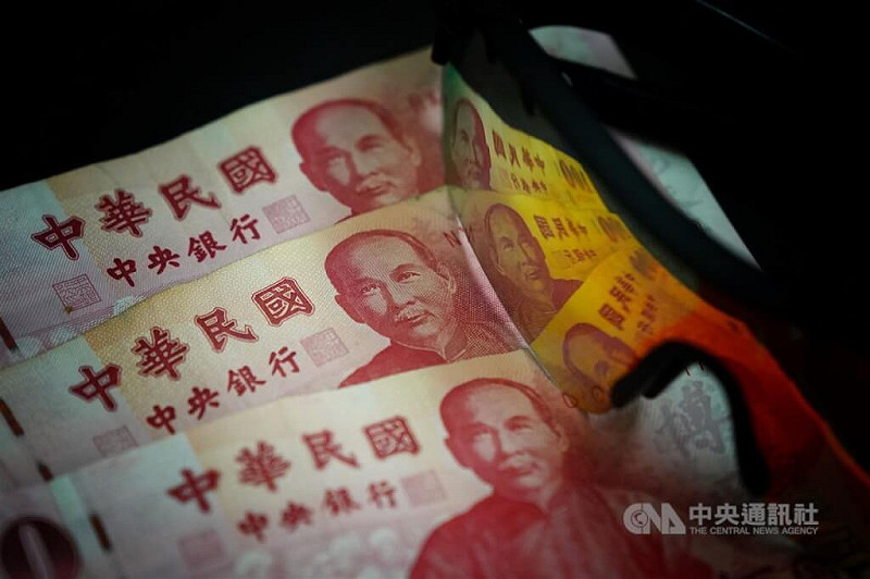 新台幣紙鈔。   圖：中央社檔案照片
