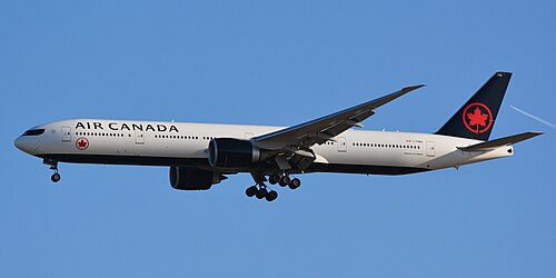 加拿大航空公司（Air Canada）空服員於美東時間 16 日凌晨 5 時 58 分正式發起為期 72 小時的大罷工，迫使加航宣布全面停飛，每天約 13 萬名旅客行程受到衝擊。   圖：翻攝自維基百科