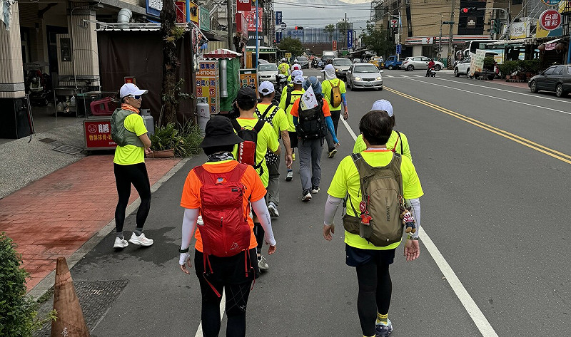 公益愛行腳徒步環島走900公里。   圖：孫家銘翻攝
