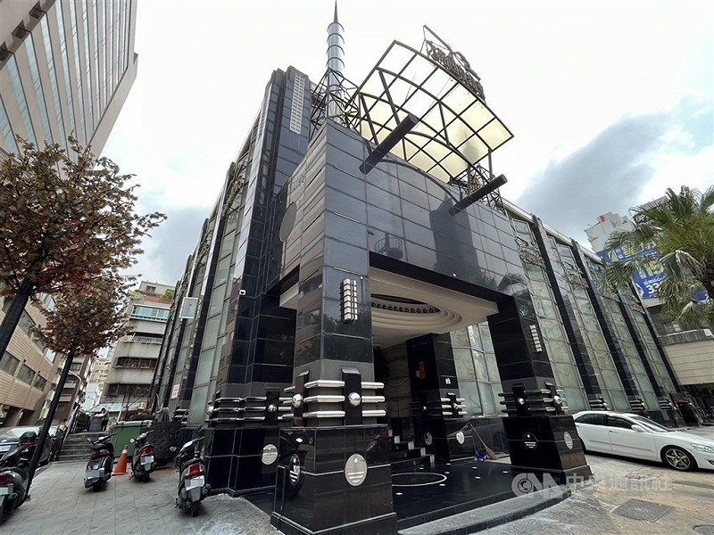 圖為高雄大帝國舞廳外觀。（中央社檔案照片）   