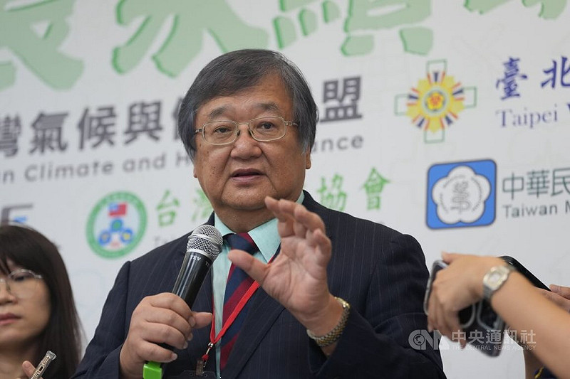 衛福部長邱泰源（圖）17日出席活動時受訪，對於外界質疑他不適任，邱泰源表示，行政工作就是要推動對的政策，面對不同意見應要多聆聽、虛心改進，自己壓力不大，也從來不care。中央社記者徐肇昌攝　114年8月17日   