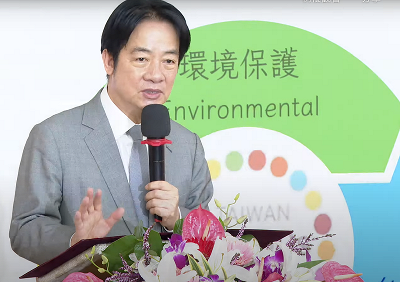 為達成2050淨零排放目標，賴清德表示，政府將在2030年前投入9千億元，引導民間4兆元投資，推動能源、產業、醫療等系統轉型。   圖：翻攝自總統府官網