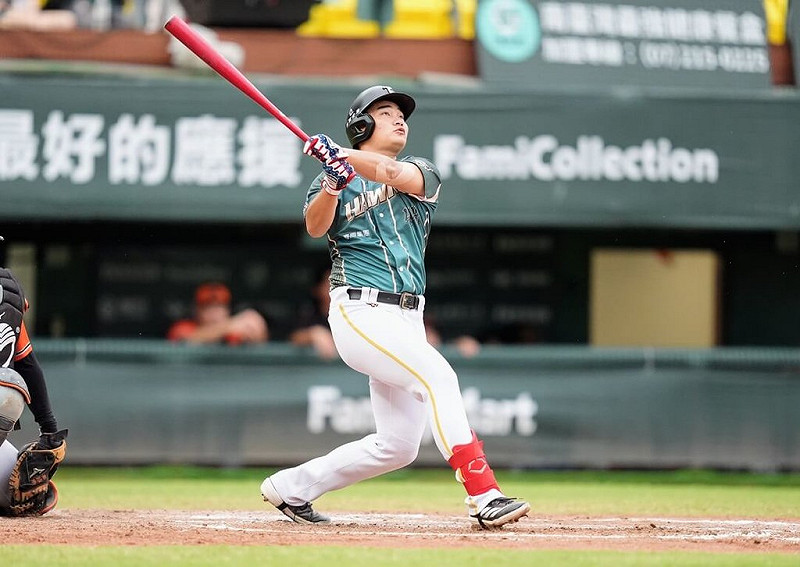中華職棒台鋼雄鷹隊17日比賽火力發揮，野手曾昱磬（圖）單場雙響砲，助隊以11比1擊敗統一7-ELEVEn獅隊，也獲選單場MVP。（台鋼雄鷹提供）中央社記者謝靜雯傳真　114年8月17日   