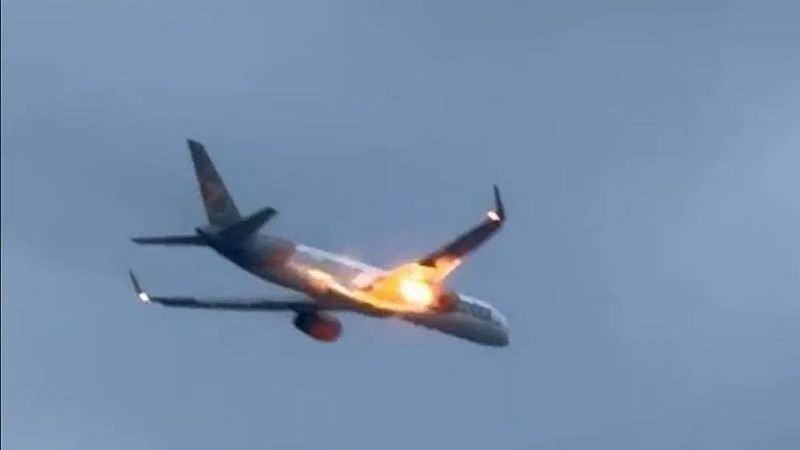 德國神鷹航空（Condor）一架波音 757-300 班機於 17 日自希臘克基拉島（Corfu）飛往德國杜塞道夫途中，起飛不久即發生右側引擎起火意外。   圖：翻攝自 X   NEXTA