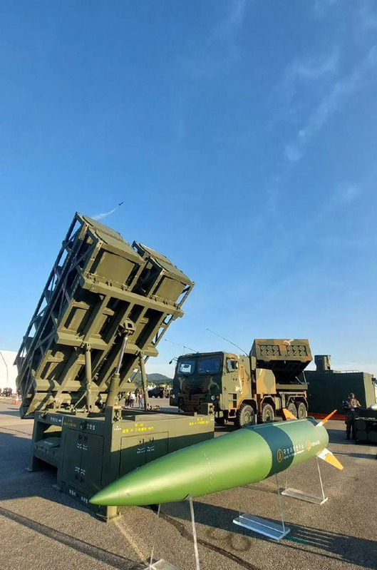  空射型 KTSSM-1 是陸基版 KTSSM-1 戰術導彈的改良版本。 圖：翻攝自 騰訊新聞@海風觀察 