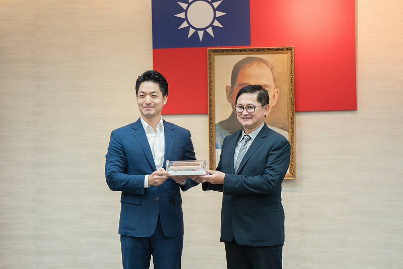 台北市長蔣萬安（左）與和碩董事長童子賢（右）。   圖：翻攝蔣萬安臉書