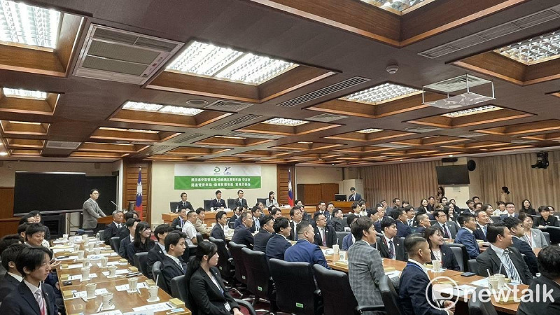 台灣民進黨青年局與日本自民黨青年局在立法院舉辦交流座談會 圖：高逸帆／攝 