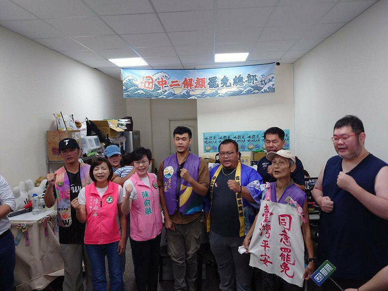 台中市議員陳淑華、陳俞融於今（19）日與花蓮罷團及各地公民力量合作，舉行最後衝刺的聯合宣講及車掃活動。   圖：台中市議員陳俞融/提供