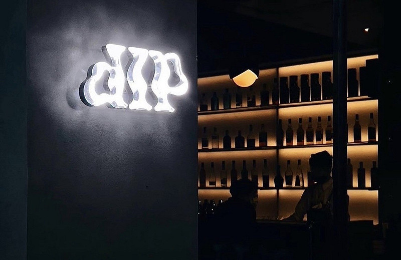 高雄在地人氣酒吧「Bar DIP」。   圖：高雄市觀光局/提供