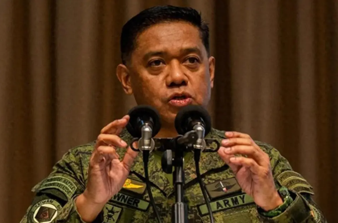 菲律賓武裝部隊總司令表示，已指示菲律賓武裝部隊與海岸警衛隊在執行任務時遵循「交戰規則」，並強調根據規定，菲方人員有權自衛。 圖:翻攝自劉勇 Talk