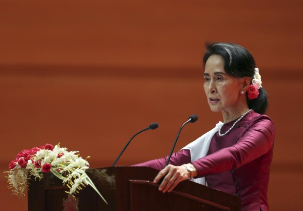 緬甸實質領袖翁山蘇姬因若開邦事件飽受國際攻擊，她今（19）日總算親上火線發表電視演講，表達自己的立場。   圖：達志影像/美聯社